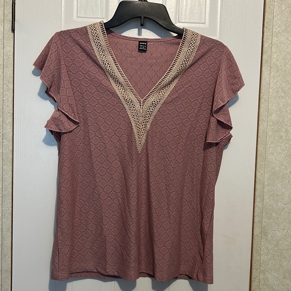Dusty pink 💕 butterfly sleeve tee - Size M NWOT - Picture 4 of 4